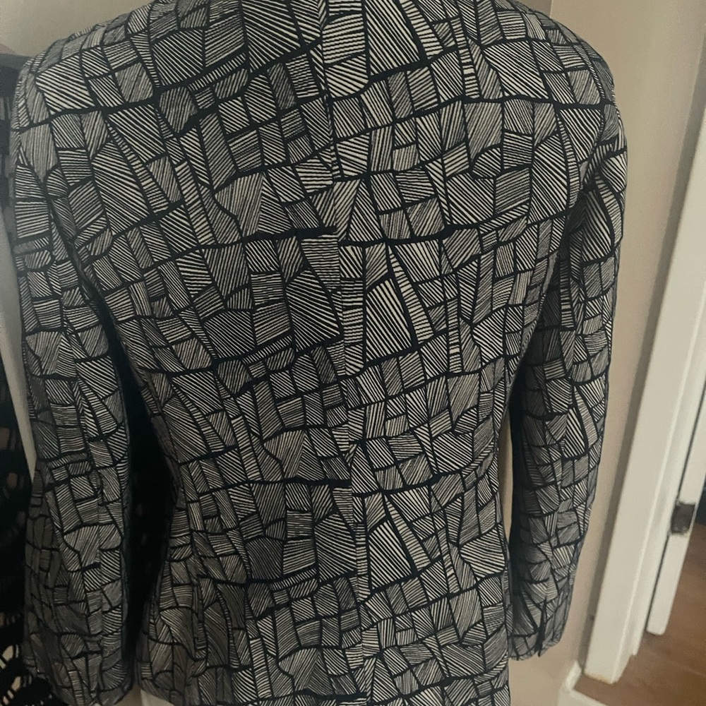 MaxMara Geometric Black and White jacket - Picture 5 of 11